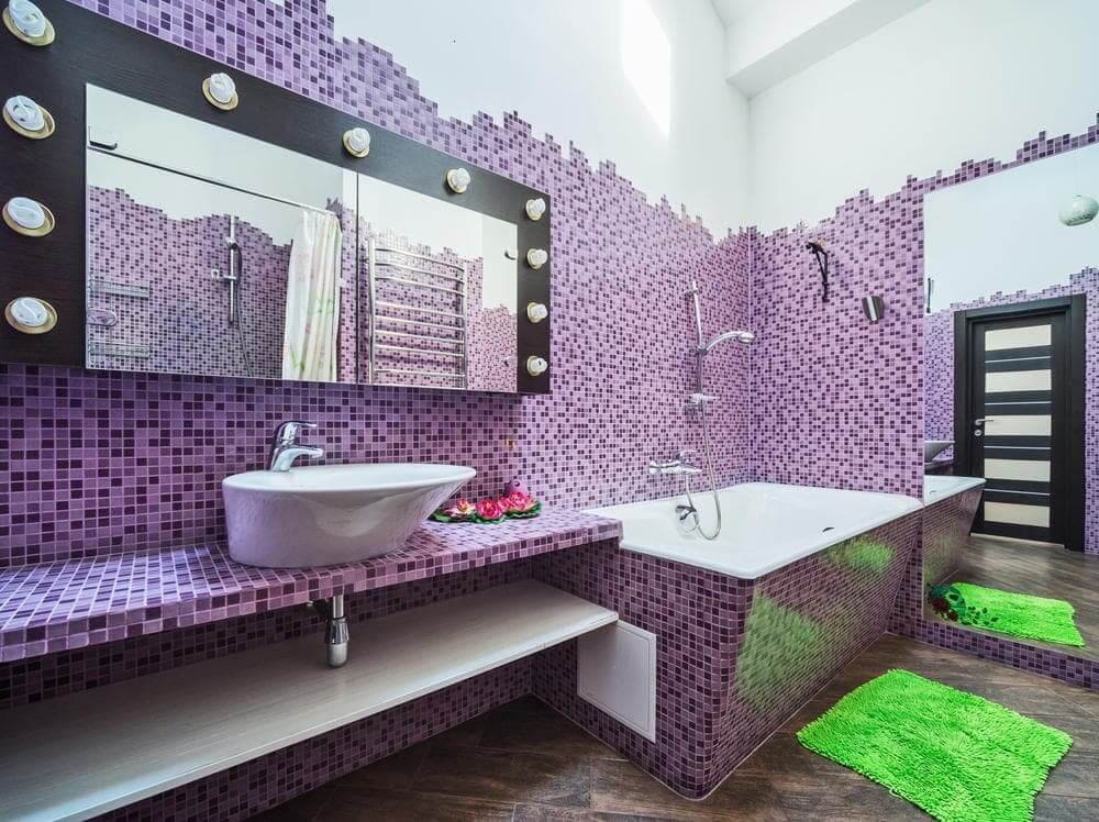 Сиреневая мозаика для ванной