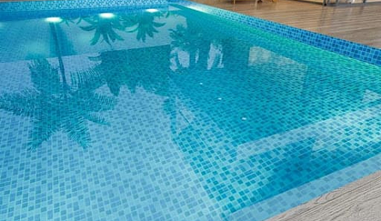 Голубая мозаика для бассейнов